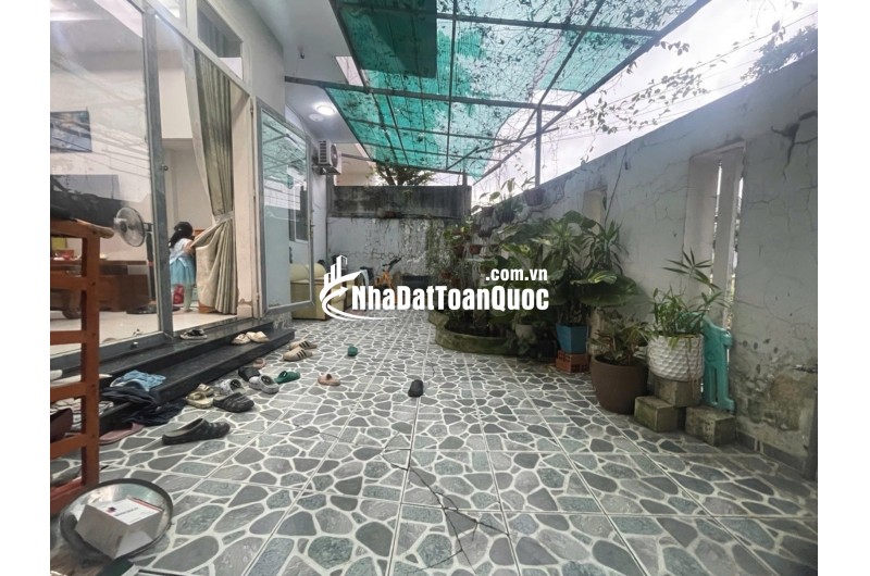 7 tỷ 2 - 100m ngang hơn 8m nhà 3 tầng kiên cố sát Vạn Phúc City - HẺM XE HƠI TỚI CỬA